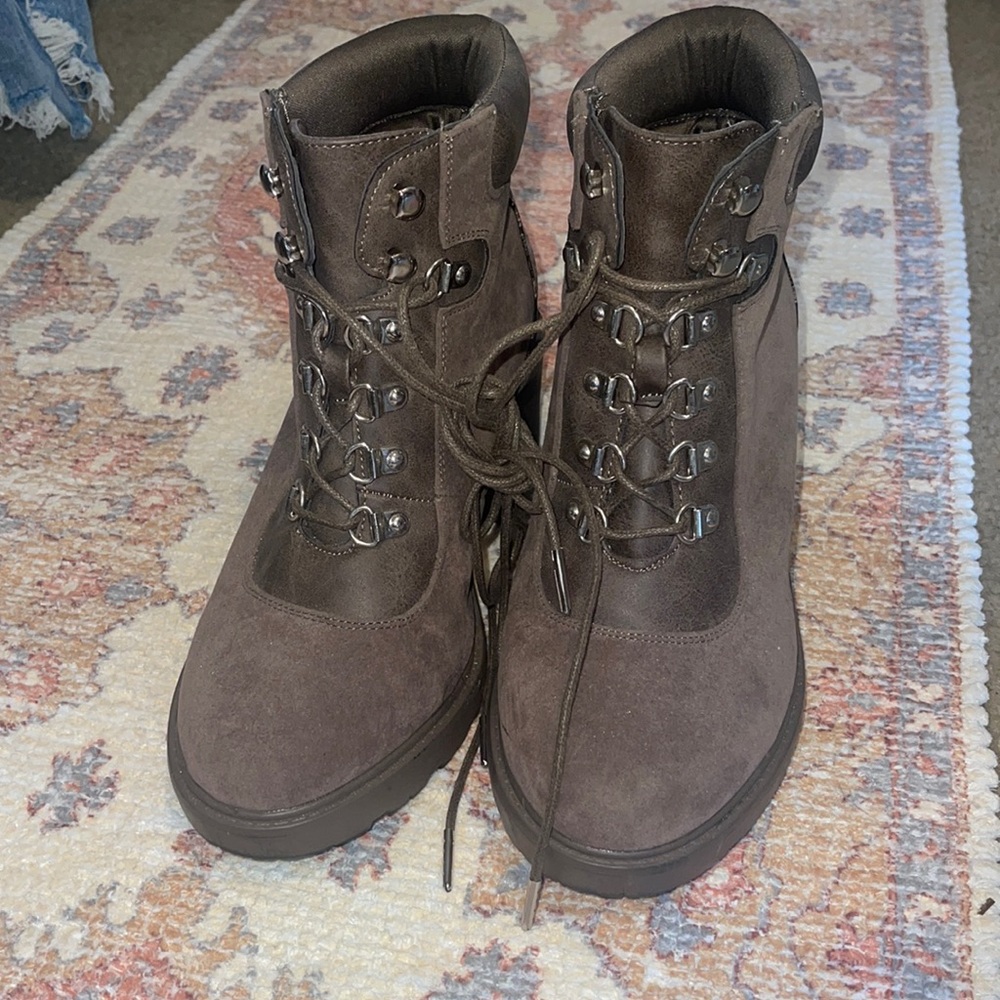 Combat boot